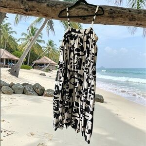 Abel the Label Flowy Midi Dress. Black / White Abstract. Size: Large